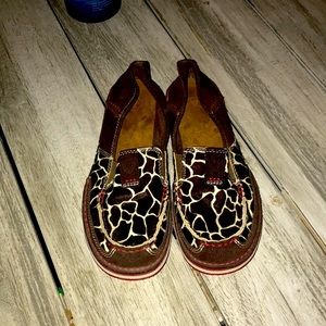Ariat cruisers Giraffe print.